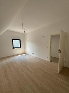 Foto - Moderne 3-Zimmer-DG-Wohnung mit klimatisiertem Spitzboden