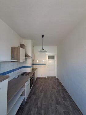 Foto - Anfragen NUR per E-Mail. Mini 3-Zimmer Wohnung mit EBK im 1-OG in der Nähe Innenstadt.