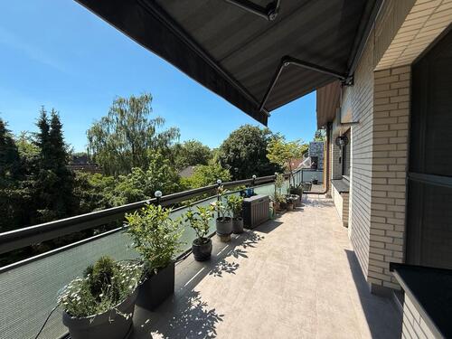 Foto - Vollsaniertes Penthouse mit 100qm Dachterrasse im Villenviertel