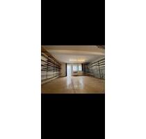 Vielseitige Gewerbefläche mit Werkstatt und große Garage am AG - Neuss