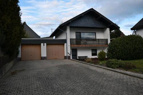 Foto - Einfamilienhaus mit Doppelgarage