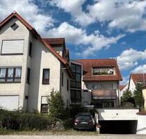 Vermietung: Lichtdurchflutete DG Wohnung mit Terrasse und TG - Gäufelden