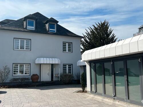 Foto - klimatisierte Dachgeschoss-Wohnung mit Balkon in Altbauvilla