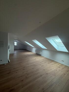 Foto - Helle 4-Zimmer Wohnung in Niederaichbach 2. Stock Dachgeschoss