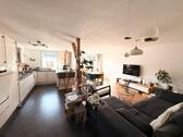Foto - Großzügige 5-Zimmer-Wohnung mit 122 m², Garage, Klima, Kamin