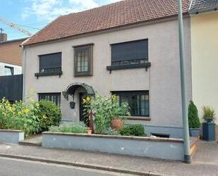 Einfamilienhaus in Hüttersdorf - 145.000,00&nbsp;EUR Kaufpreis, ca.&nbsp; 175,00&nbsp;m&sup2; in Schmelz (PLZ: 66839)