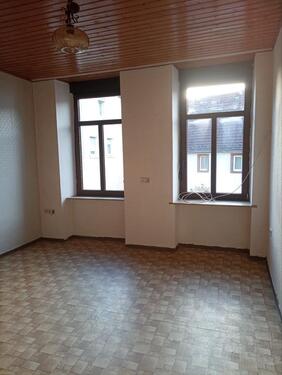 Foto - Große 6-Zimmer-Eigentumswohnung – renovierungsbedürftig!!! und gr