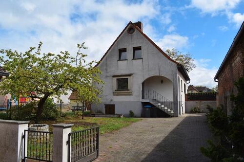 Foto - Einfamilienhaus mit Garten und Doppelgarage