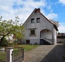 Einfamilienhaus mit Garten und Doppelgarage - Burg
