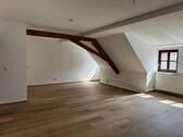 Foto - 2-Raumwohnung im Dachgeschoss, zentraler Lage, renoviert
