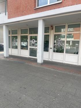Foto - Friseursalon mit Inventar und Laufkundschaft abzugeben