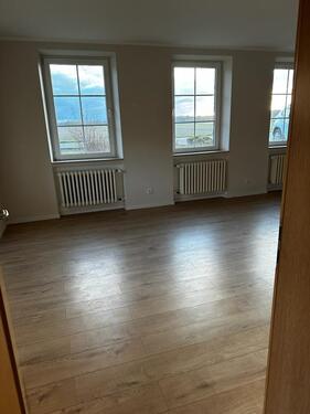 Foto - Ländlich gelegene 3 Zimmer Küche, Diele + 2 Bäder Wohnung