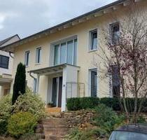 hochwert. 3ZKB + 1 Abstellr. Whg. m. 2 Terrassen u. Einbauküche - Osburg