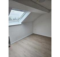 2 ZKB Dachgeschosswohnung - 900,00&nbsp;EUR Kaltmiete, ca.&nbsp; 70,00&nbsp;m&sup2; in Edingen-Neckarhausen (PLZ: 68535)