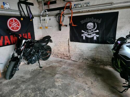 Foto - Motorrad Stellplatz in geschlossener Garage