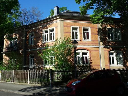 Foto - 2 Zimmer, ruhig und grün gelegen mit kleinem Balkon, Bad mit Wanne, Dusche und Fenster!