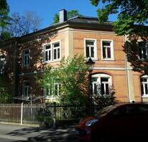 2 Zimmer, ruhig und grün gelegen mit kleinem Balkon, Bad mit Wanne, Dusche und Fenster! - Dresden Leuben