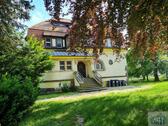 Foto - Single Wohnung in einer Villa umgeben von Grün.