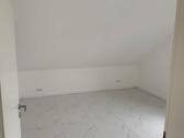 Foto - Sanierte helle Dachgeschoss-Wohnung mit Fußbodenheizung