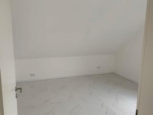 Foto - Sanierte helle Dachgeschoss-Wohnung mit Fußbodenheizung