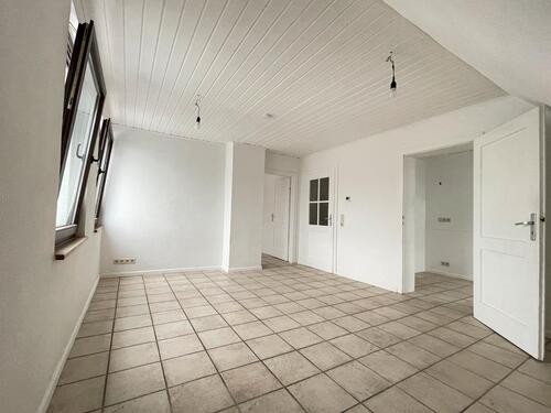 Foto - Helle 3-Zimmer-Dachgeschosswohnung in Rengsdorf ab 01.02.2026