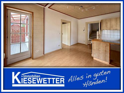 Foto - Großzügige 2-ZKB-Wohnung mit überdachtem Balkon und Blick auf den Seebach – ruhige Lage im Zweiparteienhaus