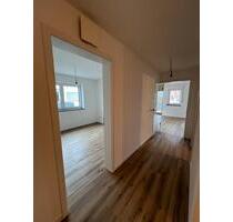 NEUBAU 2-ZIMMER-WOHNUNG MIT GROSSEM BALKON IN SCHIERLING (68 m²)