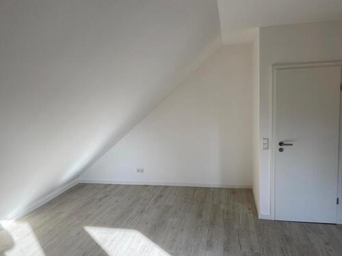 Foto - 1 Zimmer Dachgeschoßwohnung zur Miete in Köln