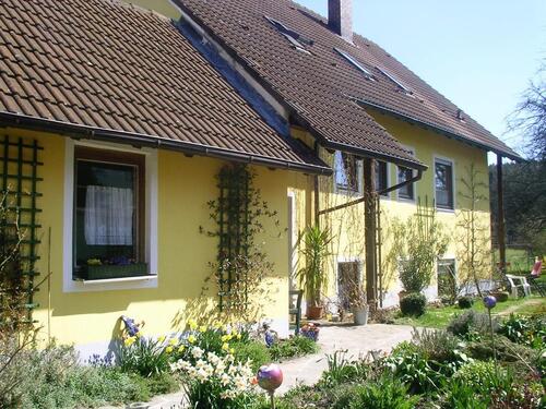 Foto - Zweifamilienhaus mit großem Garten und Waldblick