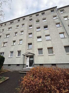 Foto - Gemütliche neu renovierte 3-Zimmer mit Balkon, Laminat und Wannenbad in ruhiger Lage!
