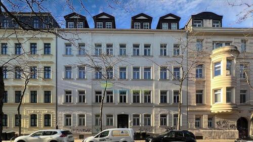 Foto - *** DG in Leipzig-Neustadt – 2 Zimmer Tageslichtbad mit Wanne + Waschmaschine - Einbauküche ***