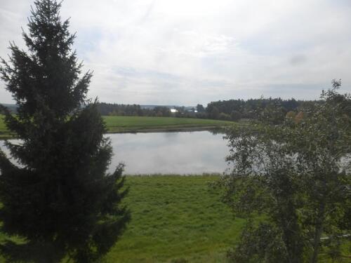 Foto - Reiheneckhaus in reizvoller Landschaft, Aussicht auf kleinen See