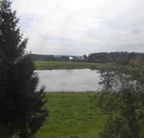 Reiheneckhaus in reizvoller Landschaft, Aussicht auf kleinen See - Freihung