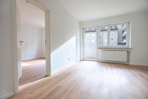 Foto - Frisch sanierte 2-Zimmer Wohnung mit Balkon & neuer Einbauküche in Augsburg-Lechhausen zum Erstbezug