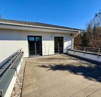 Wohnen wie im eigenen Haus! Moderne 3-Zimmer-Wohnung mit großer Terrasse und Doppelgarage - Leipzig Lausen-Grünau