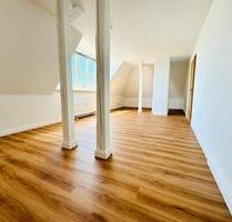 hochwertige 2 Raum Dachgeschoss-Wohnung +++TOP+++ in attraktiver Lage in Dessau - Dessau-Roßlau