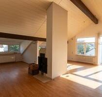 Großzügige helle Wohnung im 1. Stock mit Dachterrasse - Nufringen