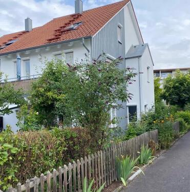 Foto - Stilvolle Doppelhaushälfte in ökologischer Holzbauweise