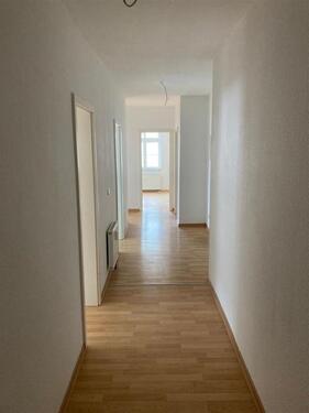 Foto - Großzügige 3-Zimmer mit Laminat, Aufzug und Wannenbad in Uninähe!