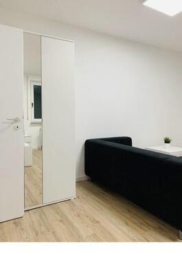 Foto - 1-Zimmer-Wohnung, S-Hofen (Max-Eyth-See), Süd-Balkon, möbliert