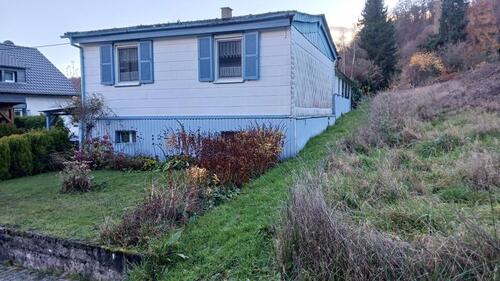 Foto - Freistehendes Einfamilien-Wohnhaus mit großem Grundstück, Pferdes