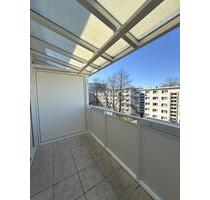 Großer Balkon Bad mit Fenster - 298,00&nbsp;EUR Kaltmiete, ca.&nbsp; 49,59&nbsp;m&sup2; in Chemnitz (PLZ: 09127) Adelsberg