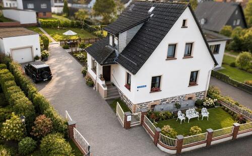 Foto - Gepflegtes Einfamilienhaus mit großem Grundstück und Garten