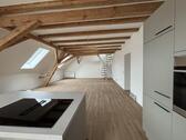 Foto - Stilvolle Galeriewohnung mit Charme - Offene Galerie, freigelegter Dachstuhl, Holzboden