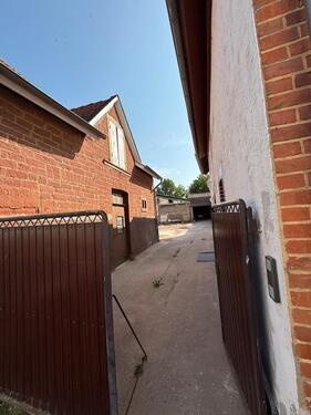 Foto - Kleines Reihenhaus mit großem Hof und Stellplatz