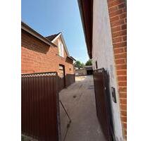 Kleines Reihenhaus mit großem Hof und Stellplatz - Bad Kreuznach