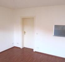 Schön geschnittene 2 Raum Erdgeschosswohnung mit Balkon - Naumburg (Saale)
