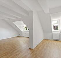 Geräumige 3-Raum-Wohnung im DG – hell, gemütlich und gut geschnitten - Weißenfels