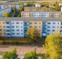 Helle 2-Raum-Wohnung mit Tageslichtbad und Wohnzimmer mit Südausrichtung - Saalfeld (Saale)