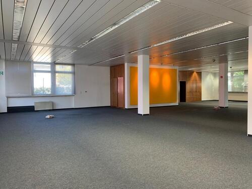 Foto - Gepflegte und großzügige Gewerbefläche im Frankenwald - individuell nutzbar- Gewerbefläche ca. 450 m² - inkl. 3 PKW-Stellplätze - verkehrsgünstige, zentrale Lage von Selbitz